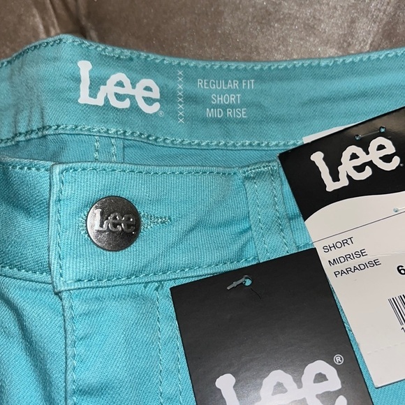 Lee Brand, mid rise shorts with cuffed hem that can be worn up or down, size 6 - Picture 3 of 9